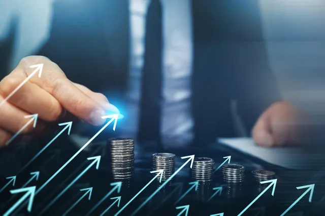 Investisseur et pile de pièces